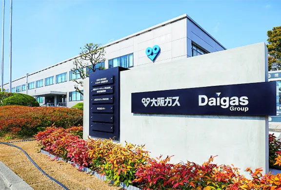 �J�[�{���j���[�g�������T�[�`�n�u�̊O��