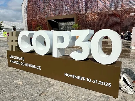 �A�}�]���̔M�щJ�тɂ���u���W���̓s�s�x�i���ŊJ�Â��ꂽCOP30