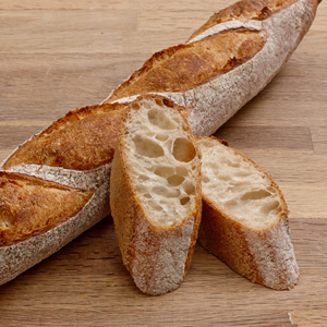 冷蔵発酵をさせたフランスパン(辻製菓専門学校さま提供レシピ)
