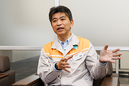 LIXIL Housing Technology 生産本部 西日本統括工場長 兼 有明工場長 高橋 崇介さま